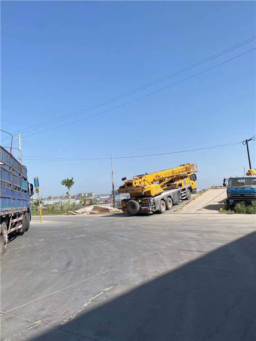 武鸣区25吨吊车的租赁价格大概是多少？