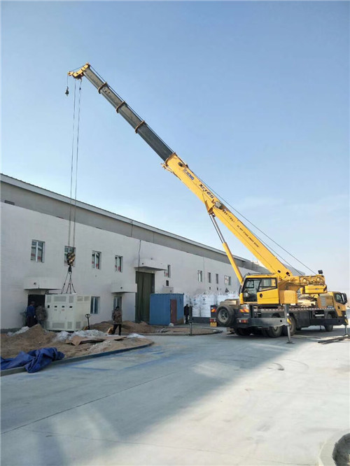 武鸣区“超载就喊停”—— 吊车的 “重量保镖” 技术