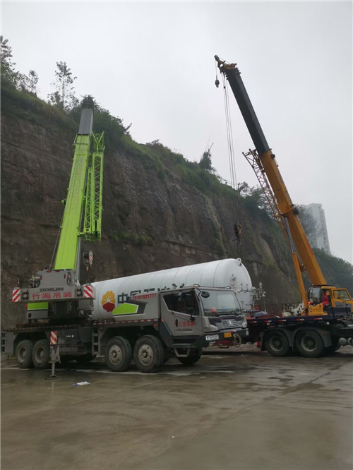 武鸣区“不怕风雨冻”—— 吊车的 “恶劣环境适应” 技术